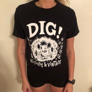 Dig records vintage store tee